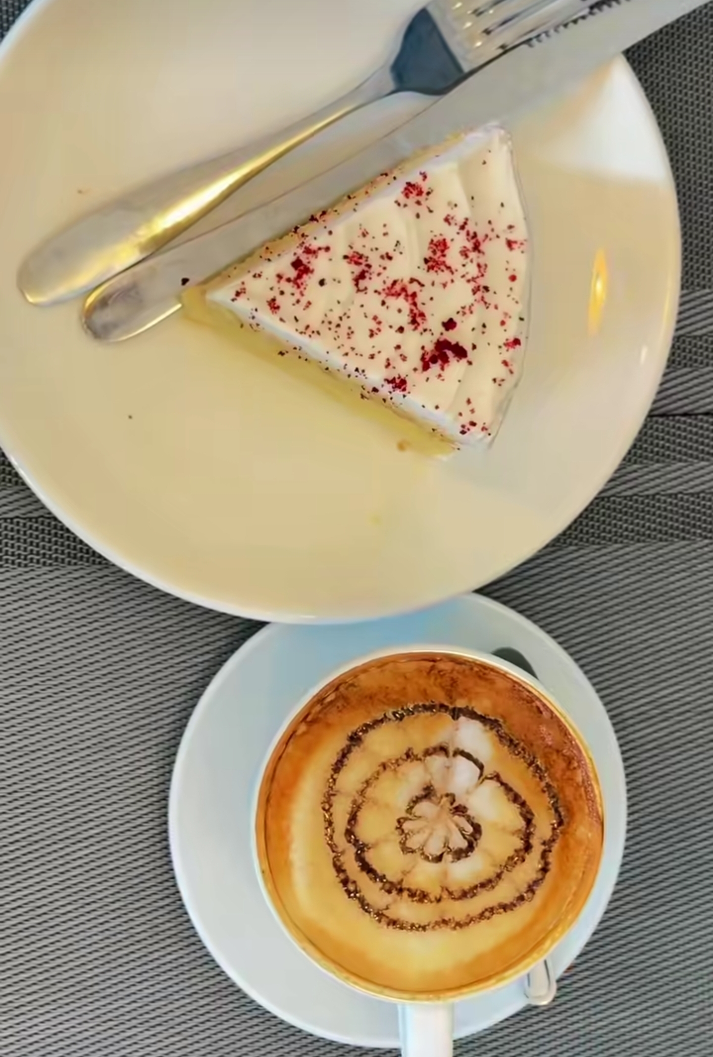 Coffee and dessert at Azul Restaurant